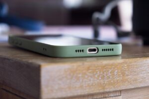 Warum Smartphones langsam laden, obwohl das Ladegerät neu ist